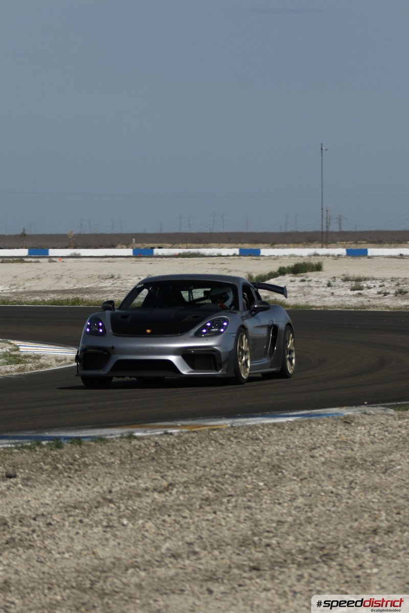 Porsche Cayman GT4 RS
