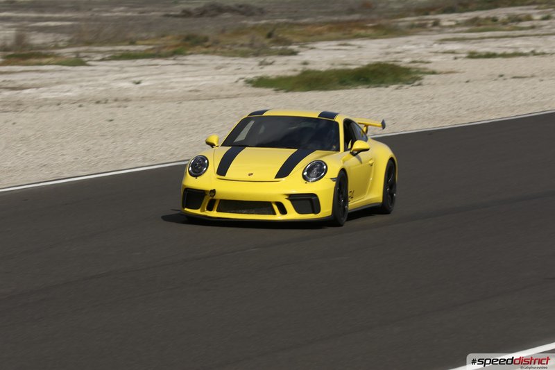 Porsche 911 GT3 RS yellow