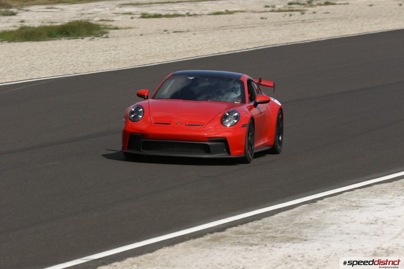Porsche 911 GT3 RS red