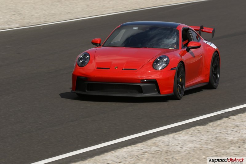 Porsche 911 GT3 RS red