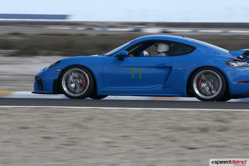Porsche Cayman GT4 blue