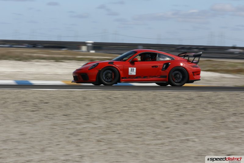 Porsche 911 GT3 RS red