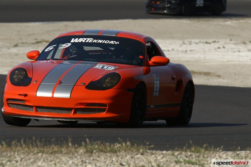 Porsche Cayman GT4 orange