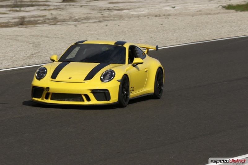 Porsche 911 GT3 yellow