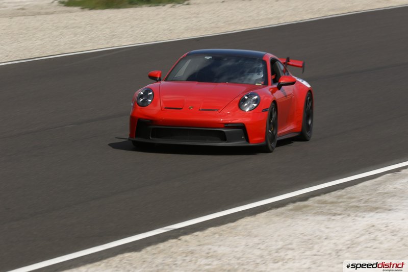 Porsche 911 GT3 RS red
