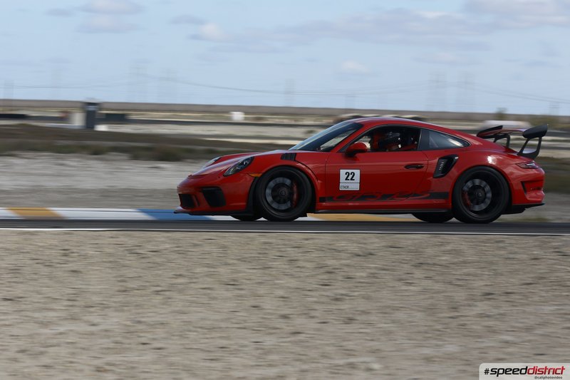 Porsche 911 GT3 RS red