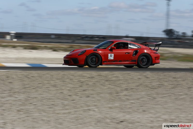 Porsche 911 GT3 RS red