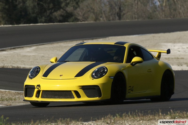 Porsche 911 GT3 RS yellow