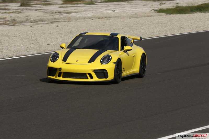 Porsche 911 GT3 RS yellow