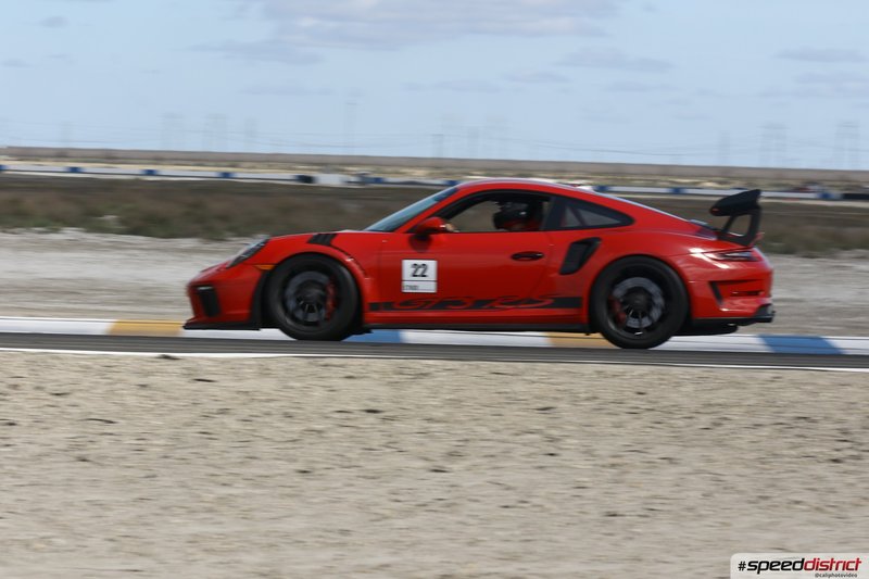 Porsche 911 GT3 RS red