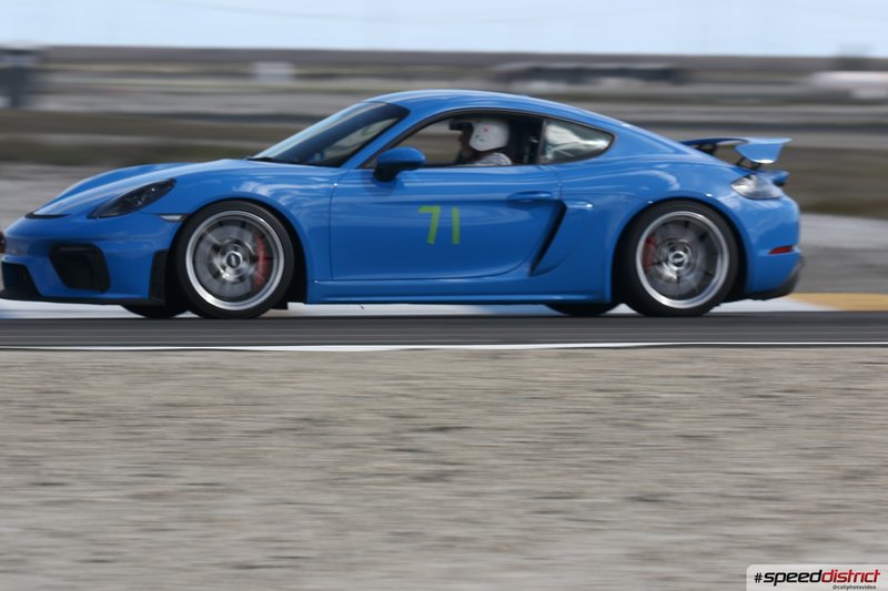Porsche Cayman GT4 blue