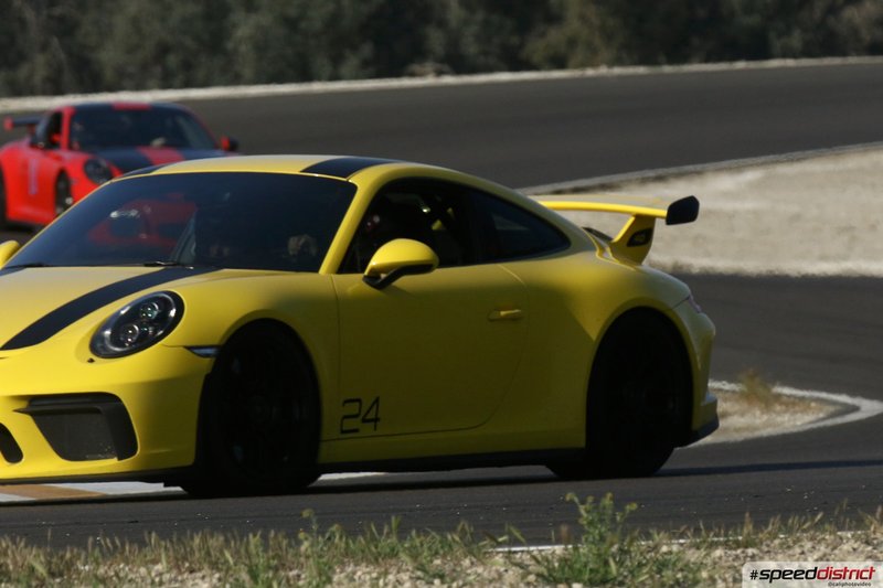 Porsche 911 GT3 RS yellow