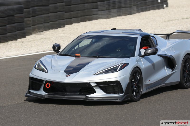 Chevrolet Corvette white