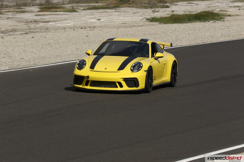 Porsche 911 GT3 RS yellow
