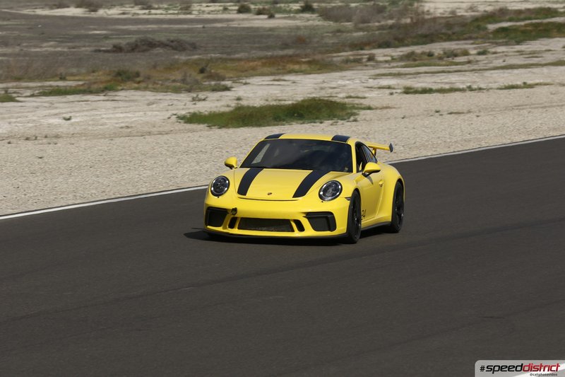 Porsche 911 GT3 yellow