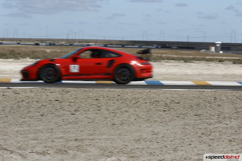 Porsche 911 GT3 RS red