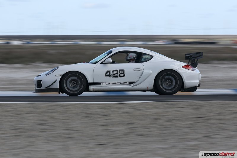 Porsche Cayman GT4 white