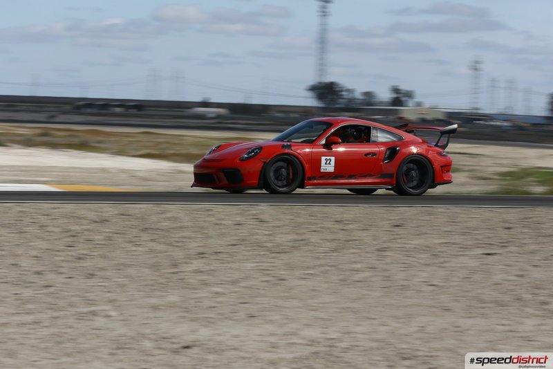 Porsche 911 GT3 RS red