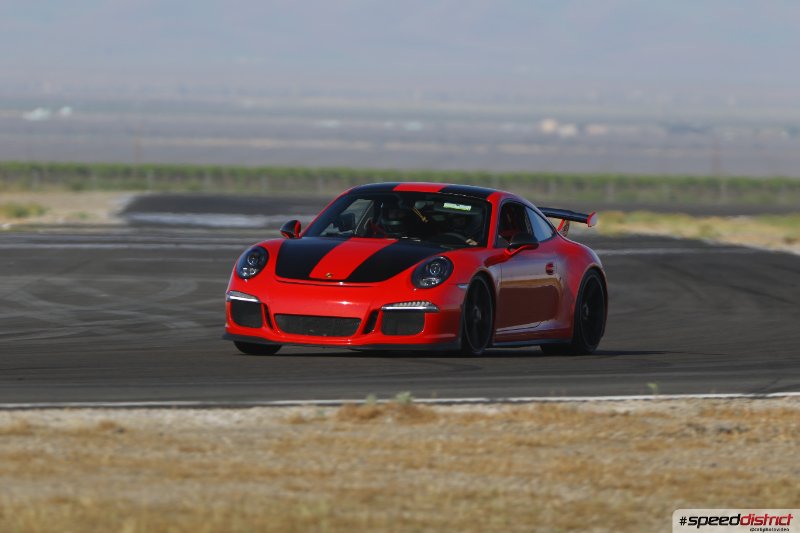 Porsche 911 GT3 RS red