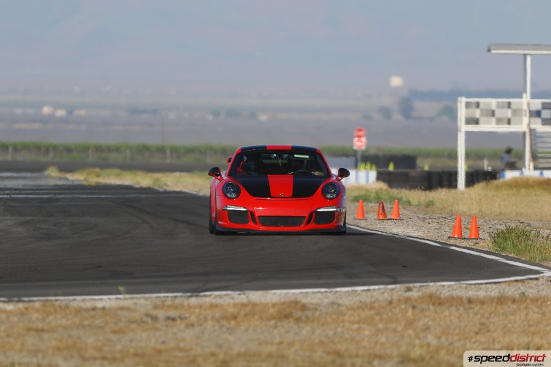 Porsche 911 GT3 RS red