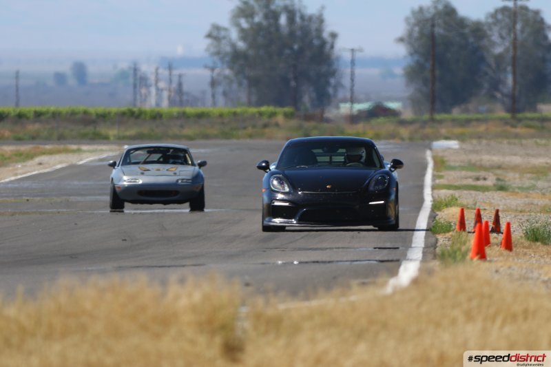 Porsche Cayman GT4