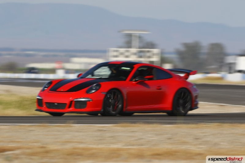 Porsche 911 GT3 RS red