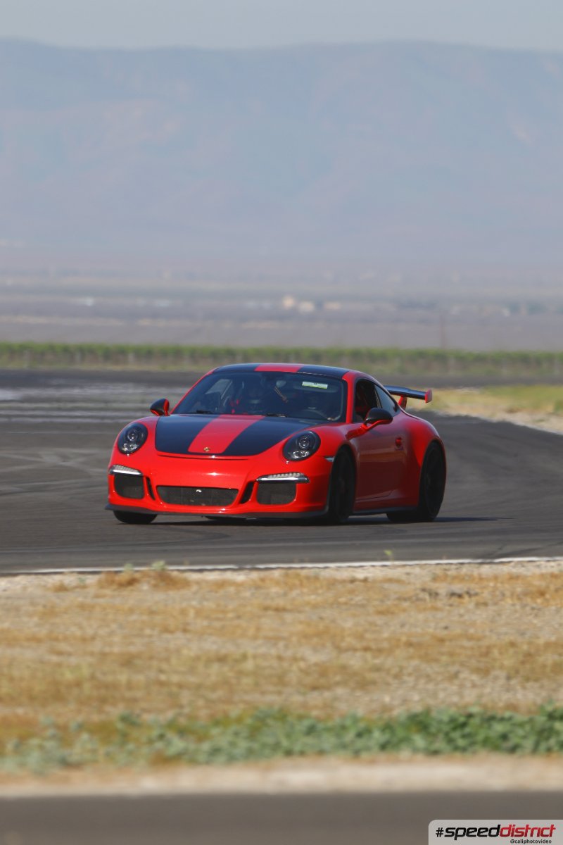 Porsche 911 GT3 RS red