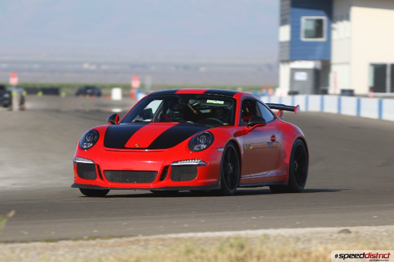Porsche 911 GT3 RS red