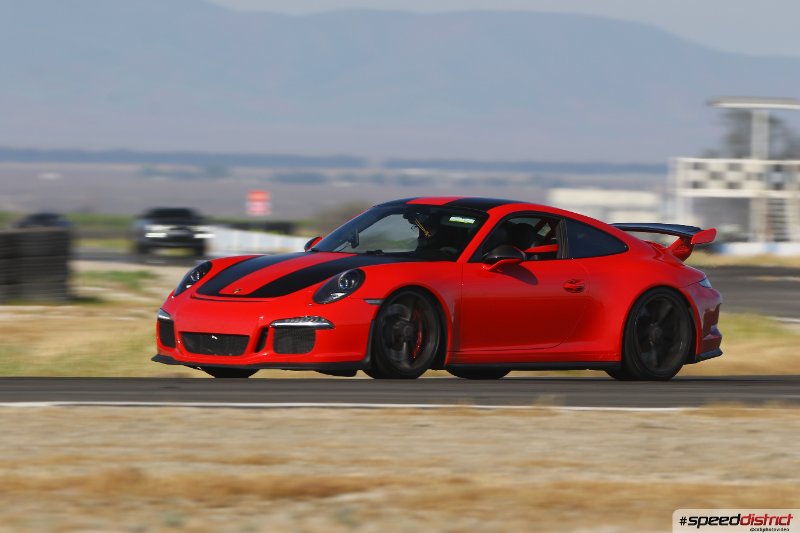 Porsche 911 GT3 RS red