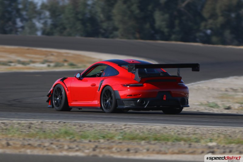 Porsche 911 GT3 RS red