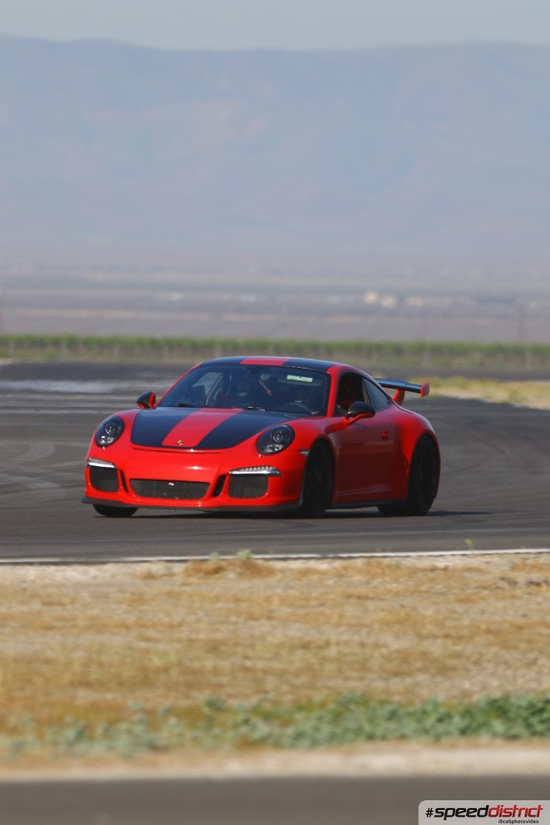 Porsche 911 GT3 RS red