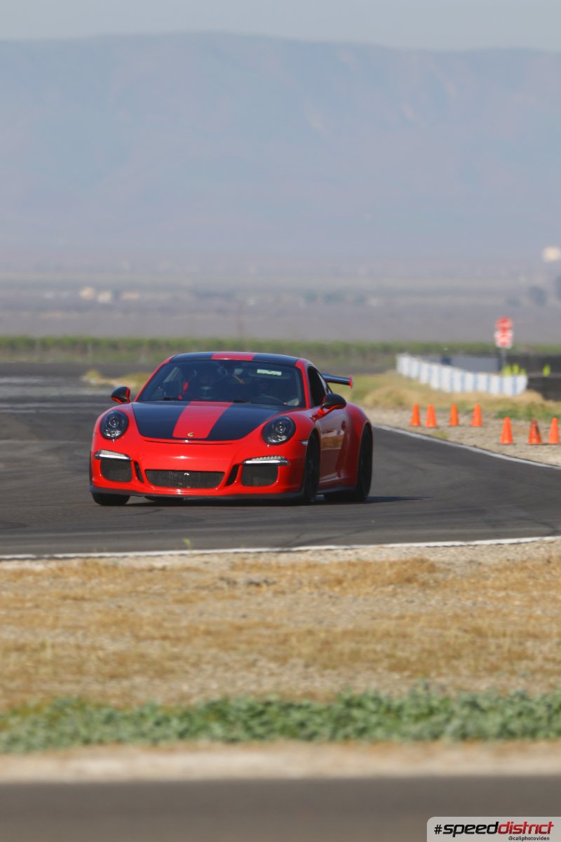 Porsche 911 GT3 RS red