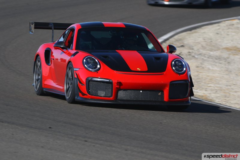 Porsche 911 GT3 RS red