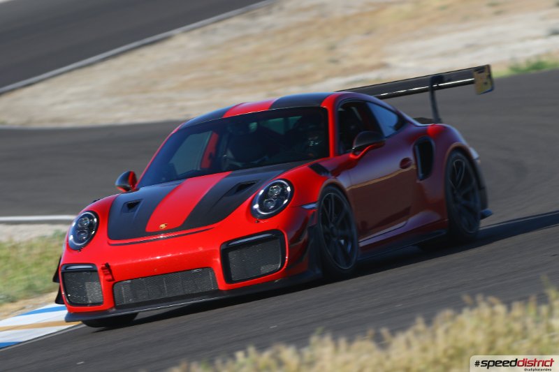 Porsche 911 GT3 RS red
