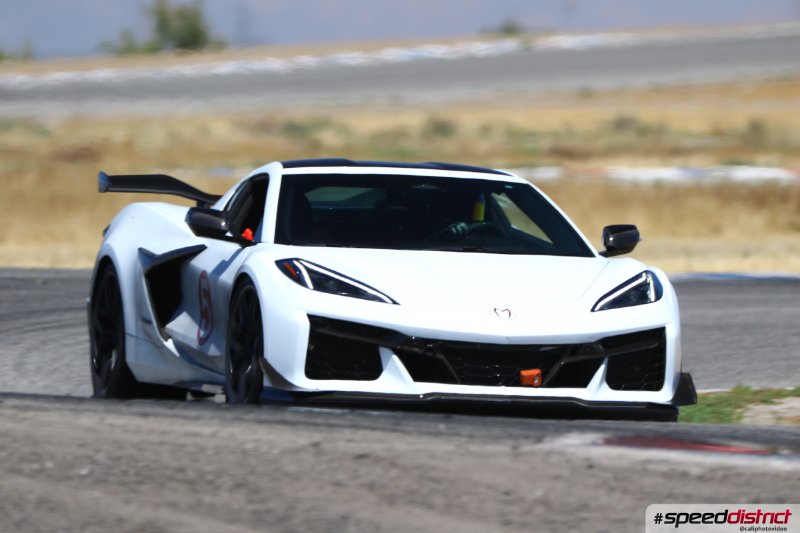 Chevrolet Corvette Z06 white