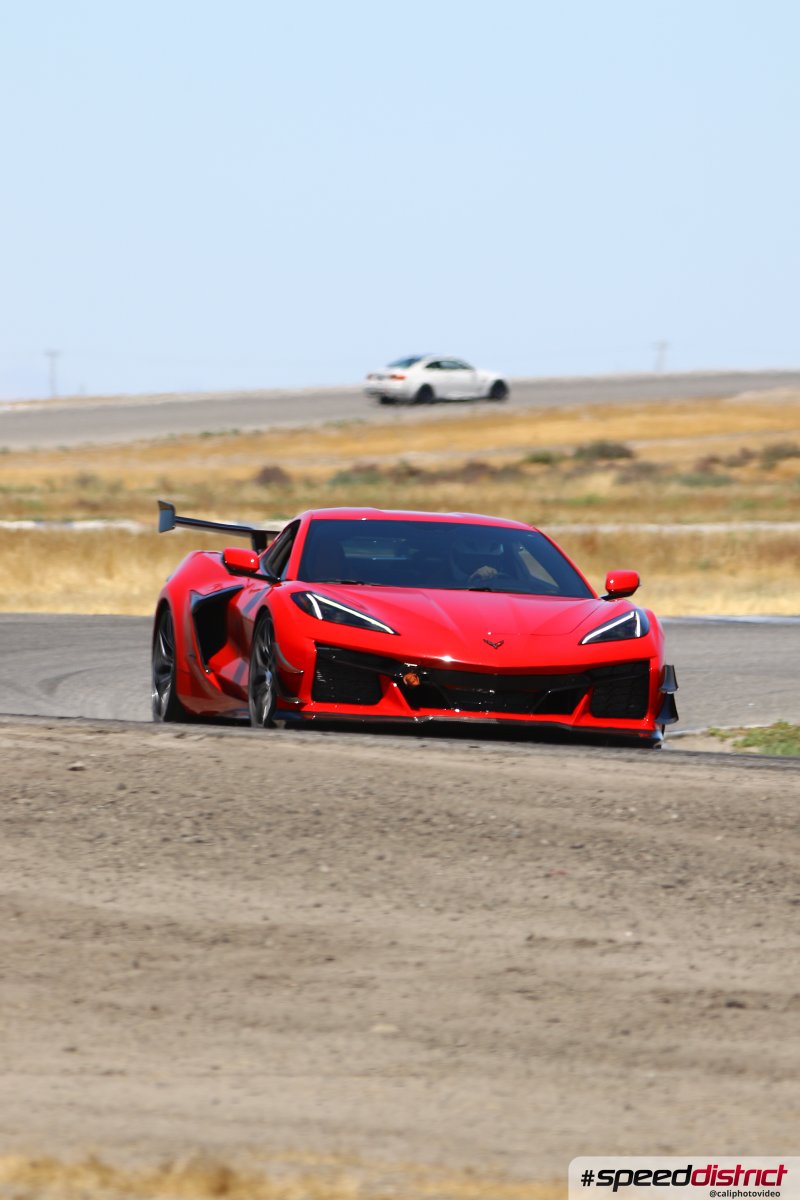 Chevrolet Corvette Z06 red