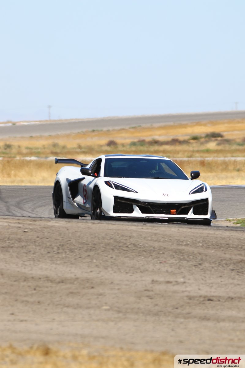 Chevrolet Corvette Z06 white
