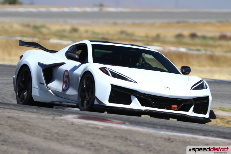Chevrolet Corvette Z06 white