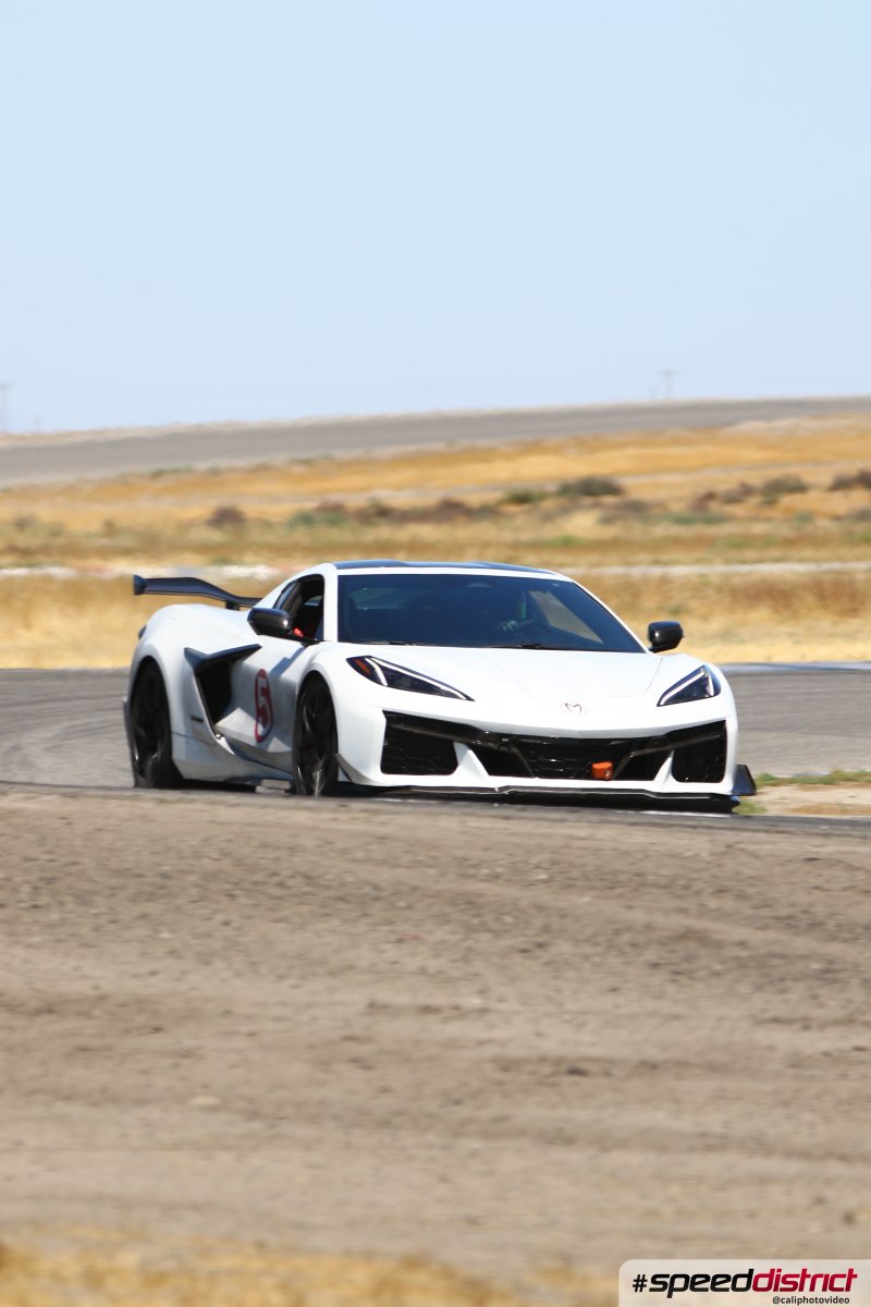 Chevrolet Corvette Z06 white
