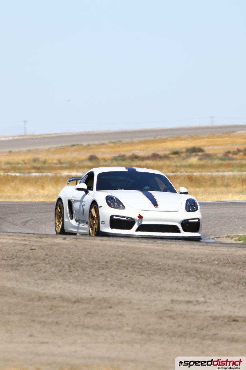 Porsche Cayman GT4