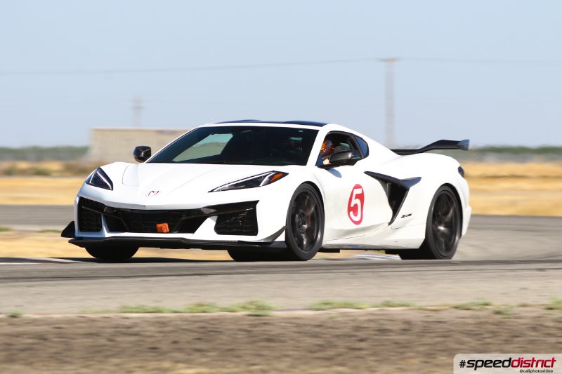 Chevrolet Corvette Z06 white