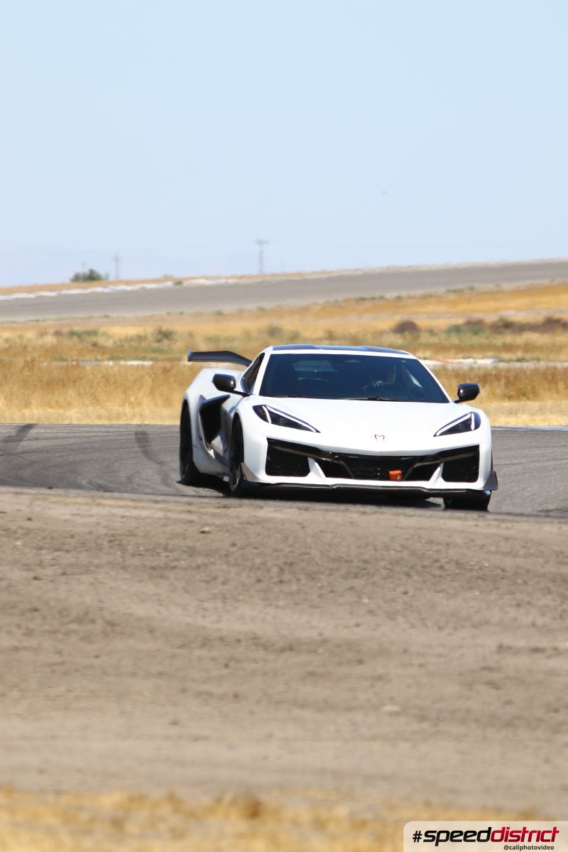 Chevrolet Corvette Z06 white
