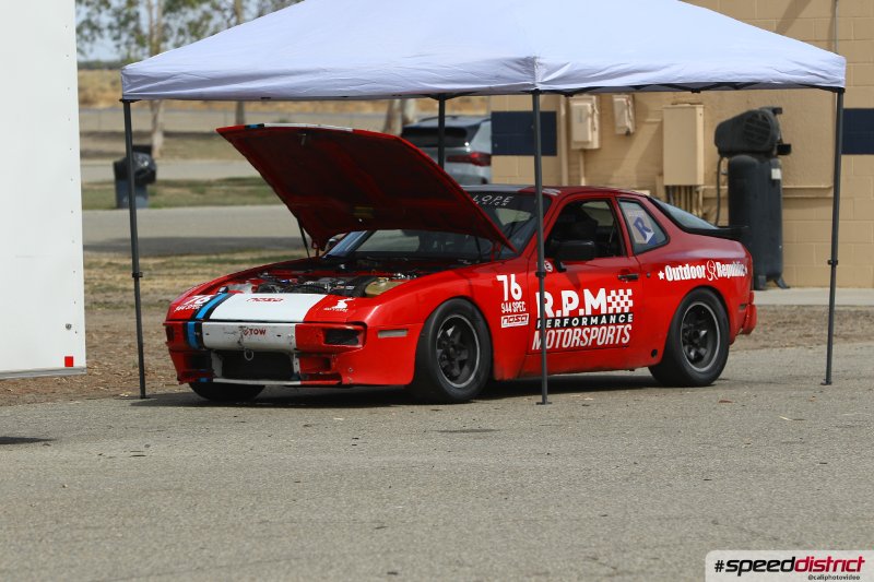 Porsche 944 red