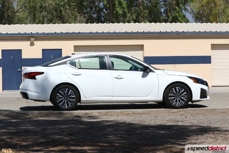 Nissan Altima white