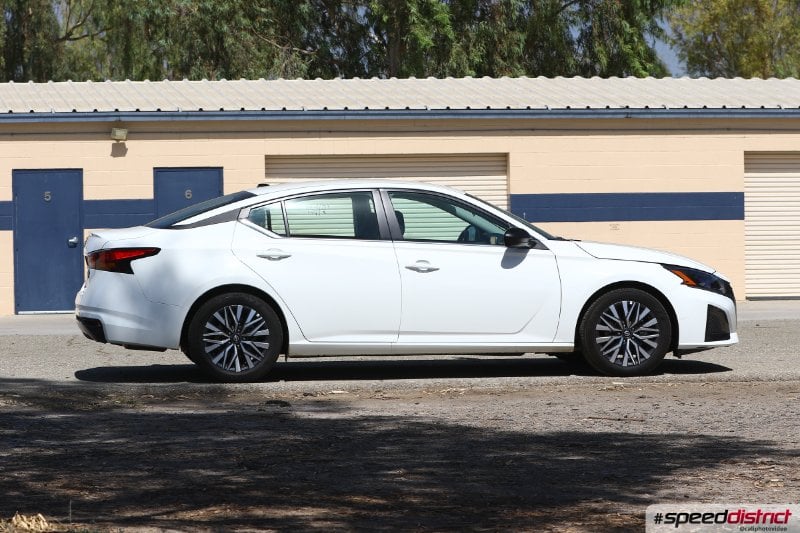 Nissan Altima white