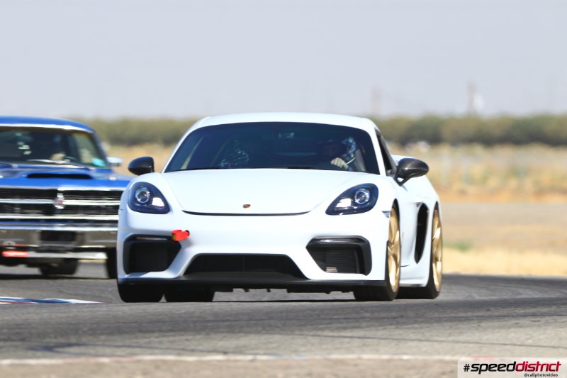 Porsche Cayman GT4