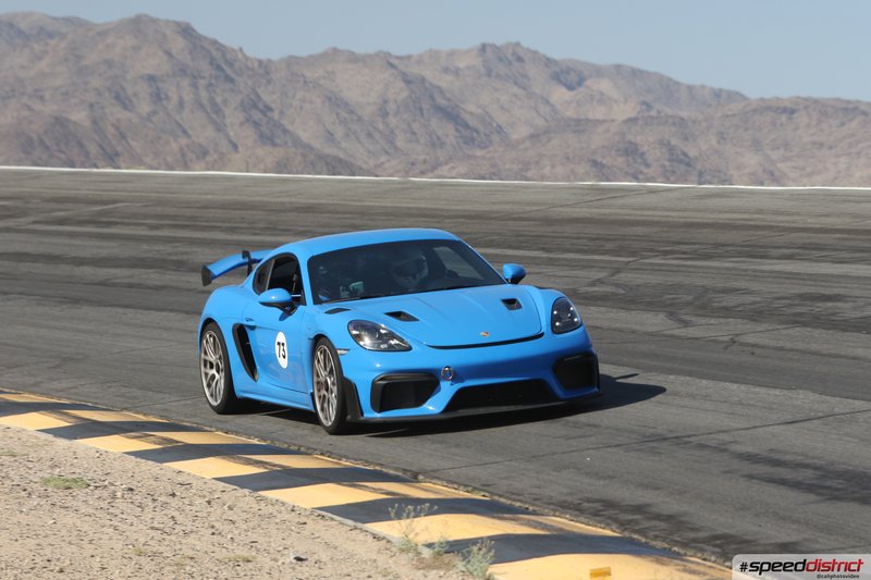 Porsche Cayman GT4