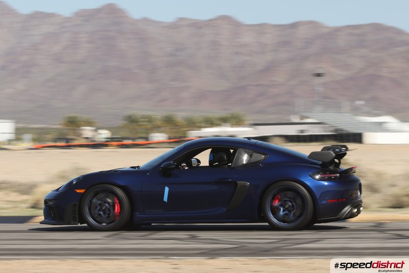 Porsche Cayman GT4 RS