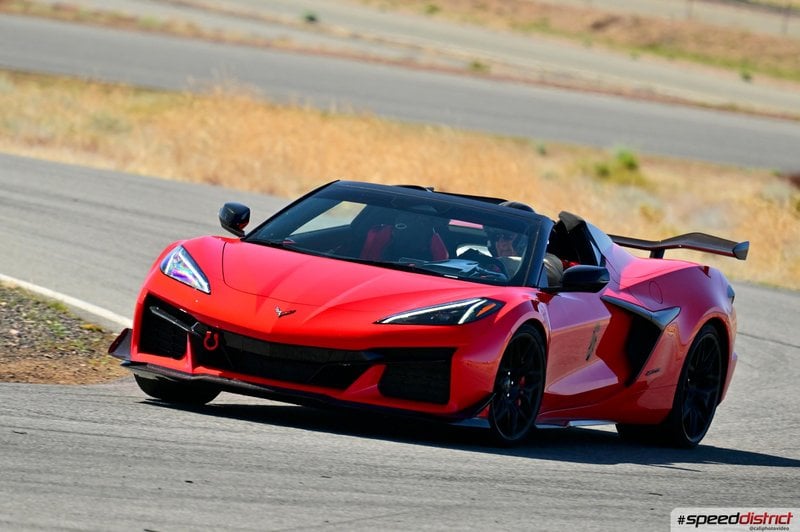 Chevrolet Corvette Z06 red
