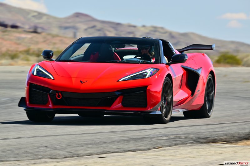 Chevrolet Corvette Z06 red
